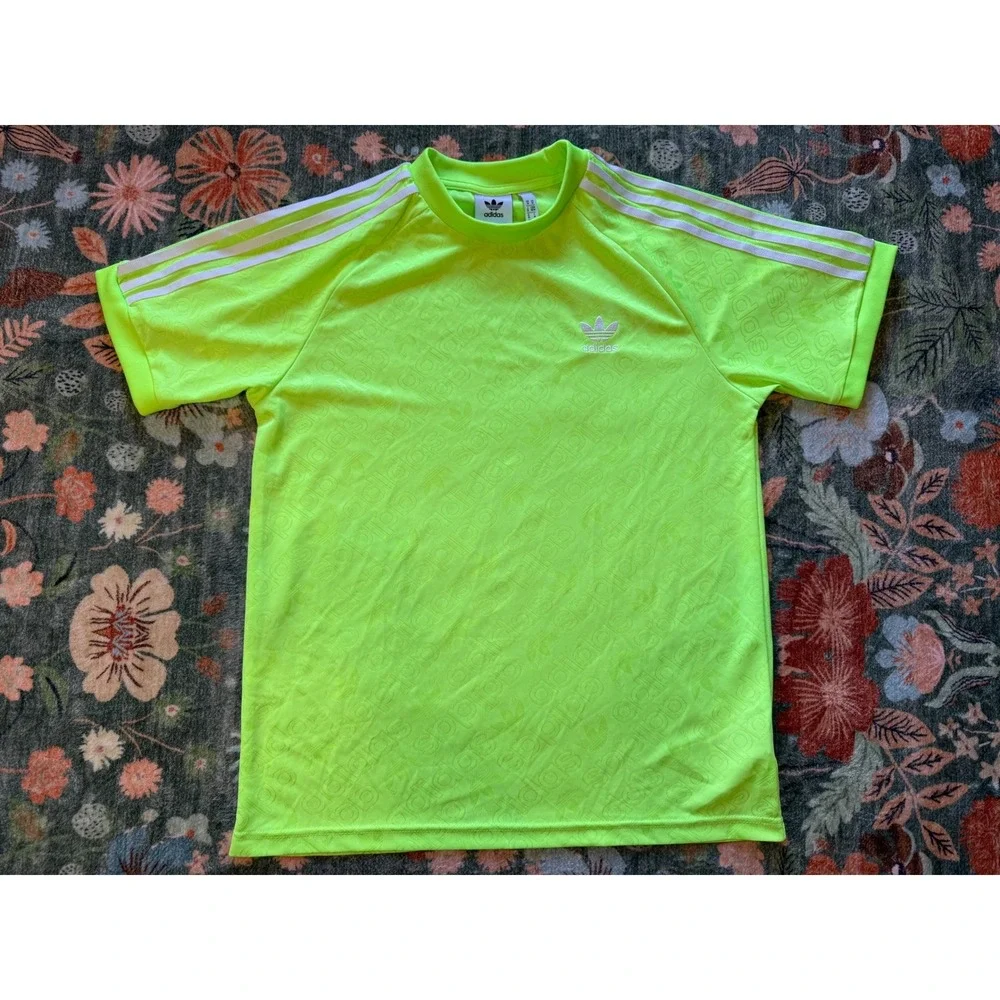 Adidas‎ Originals Neon Green Embossed Logo T-Shirt Mens Medium World Cup
